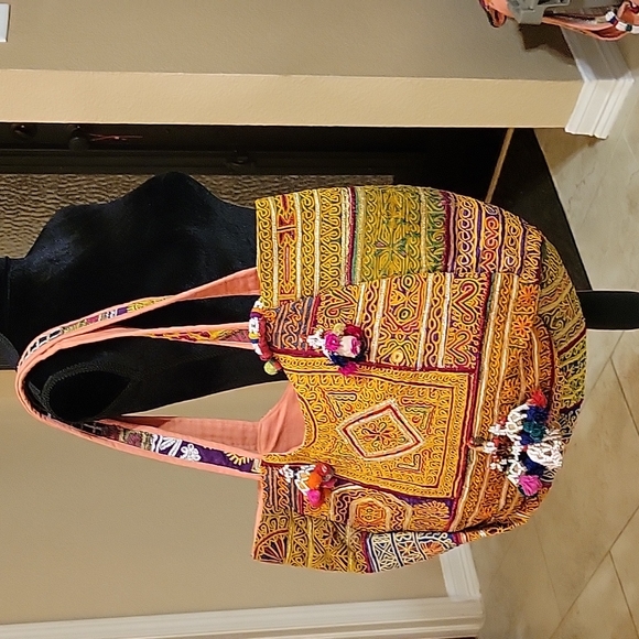 Embroidery Banjara handbag - Picture 3 of 3